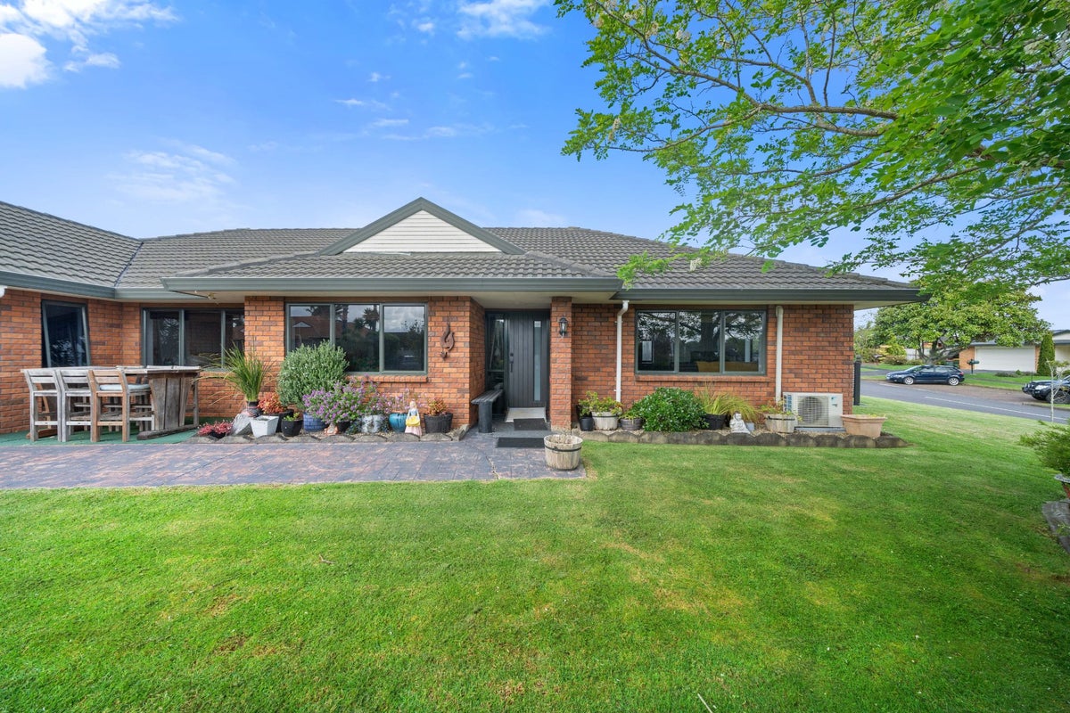 4 Castlehill Court, Wattle Downs, Auckland - Carousel 2