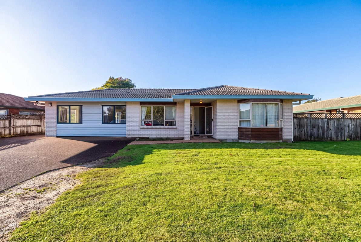 39 Frank Nobilo Drive, Golflands, Auckland - Carousel 2