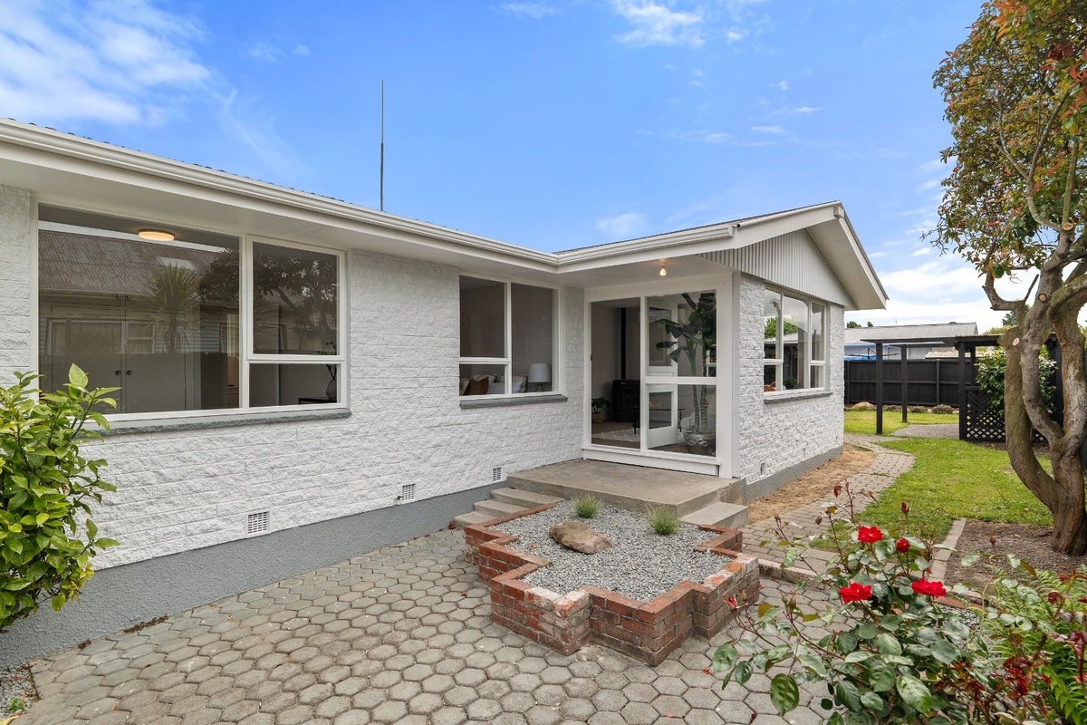 1A/29 Wainoni Road, Wainoni, Christchurch - Carousel 1