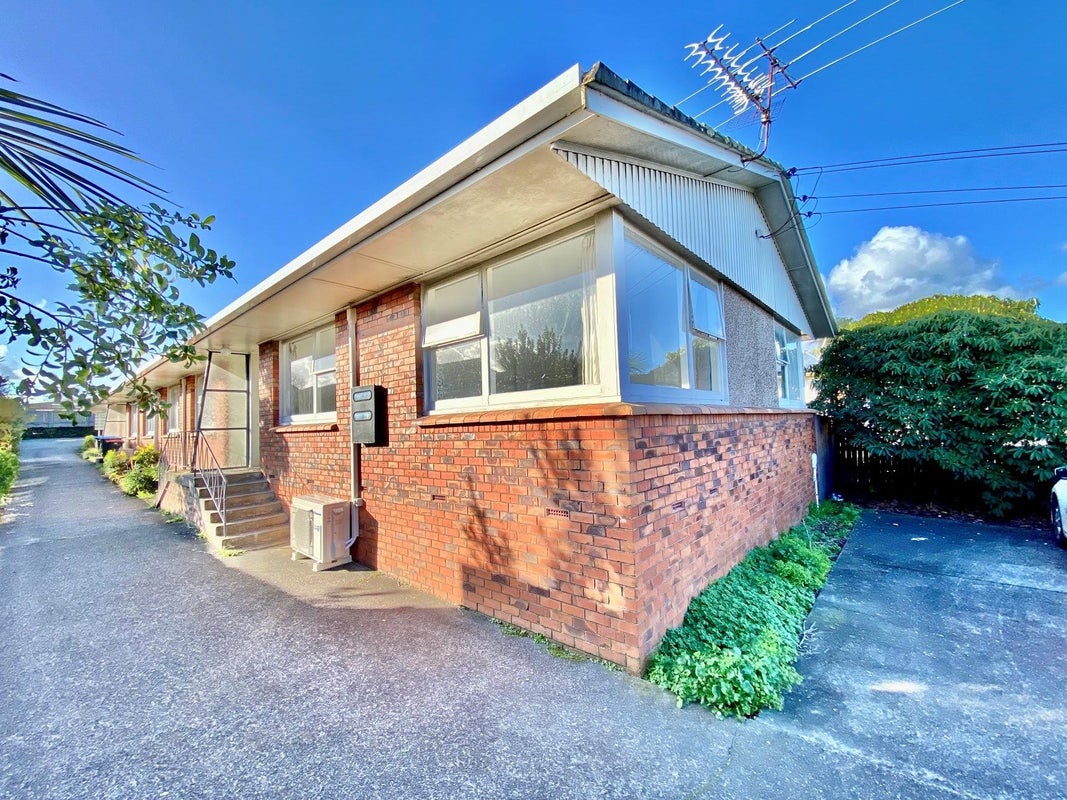 1/16 Mount Smart Road, Onehunga, Auckland - Carousel 1