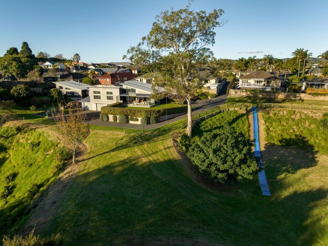26 Brackenburn Drive, Ohauiti, Tauranga - Carousel 1
