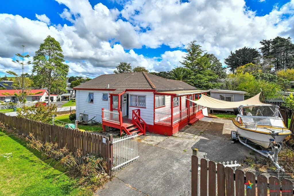 1 Trengove Place, West Harbour, Auckland - Carousel 1