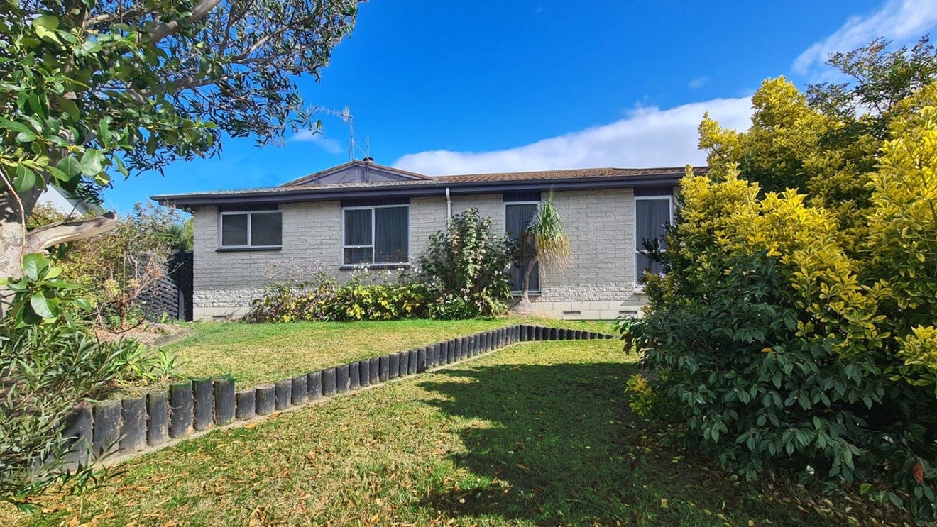 83 Caernarvon Drive, Flaxmere, Hastings - Carousel 1