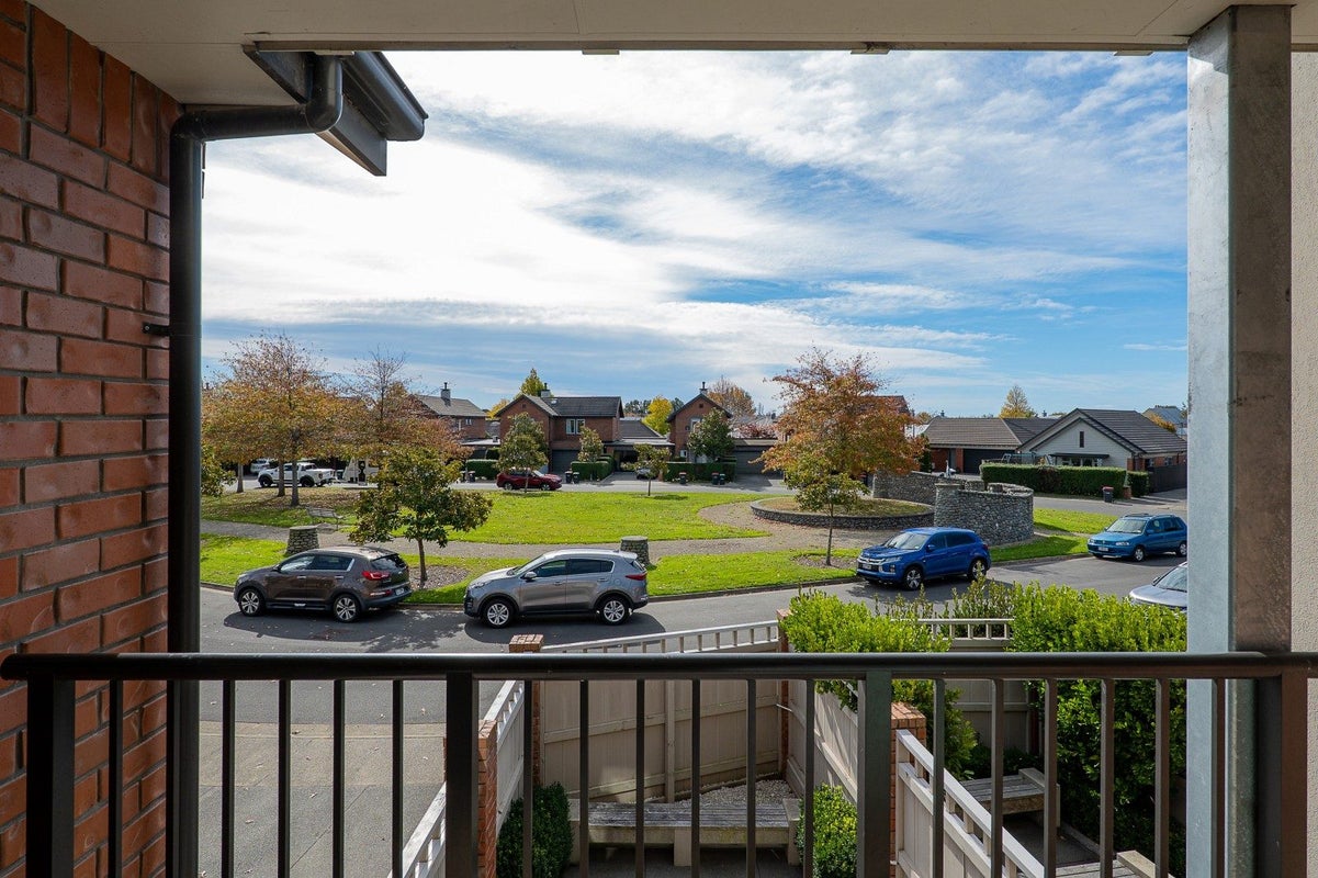 18 Henley Green, Northwood, Christchurch - Carousel 2