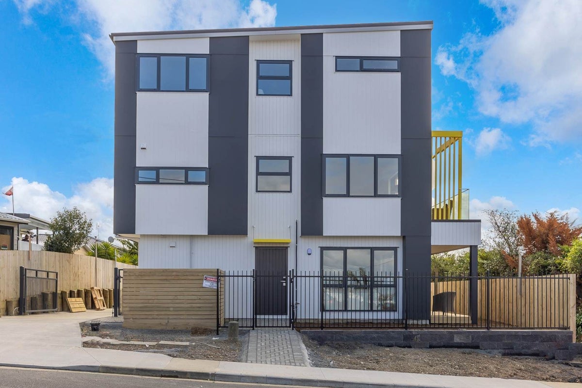 3/43B Waimumu Road, Massey, Auckland - Carousel 1