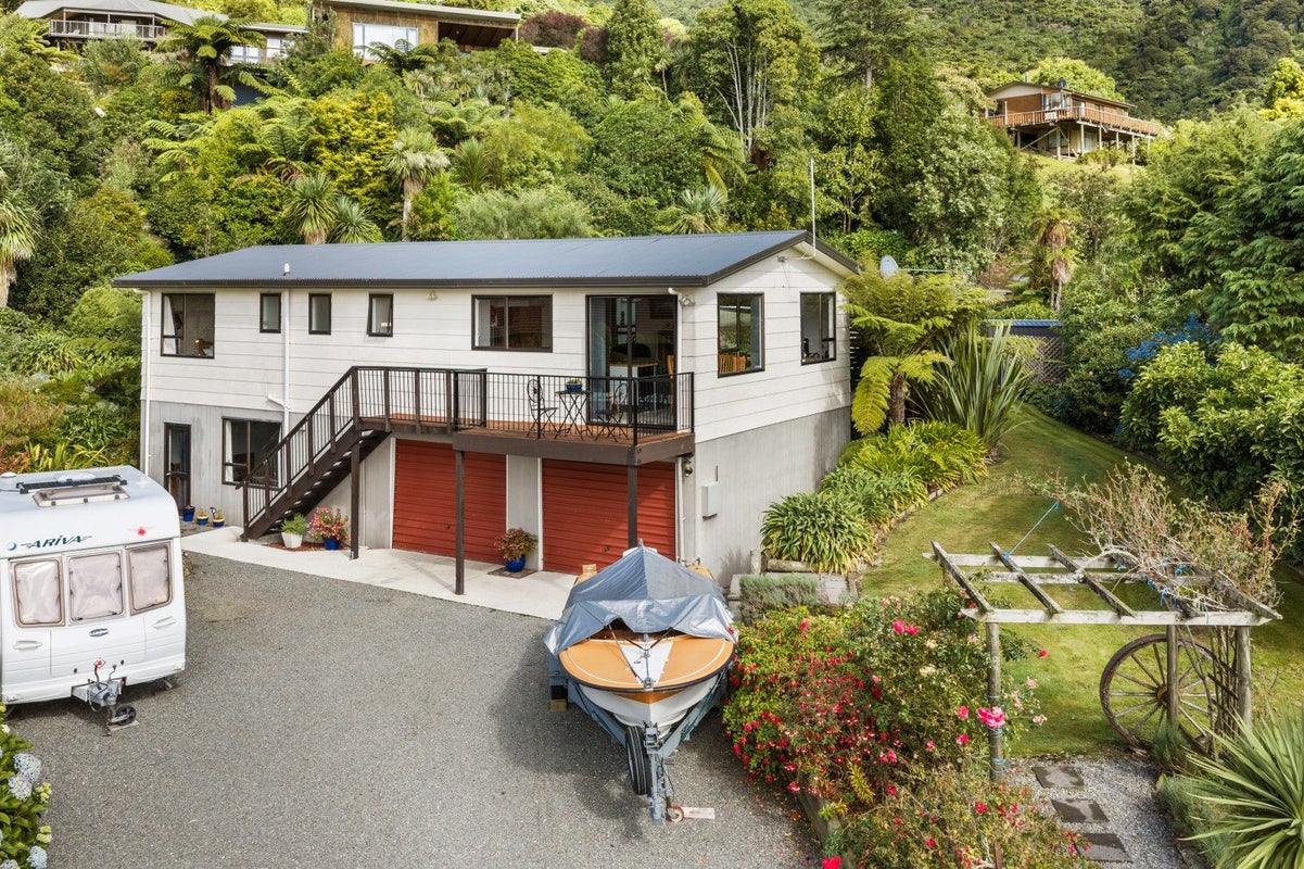 5 Okiwa Place, Picton - Carousel 32
