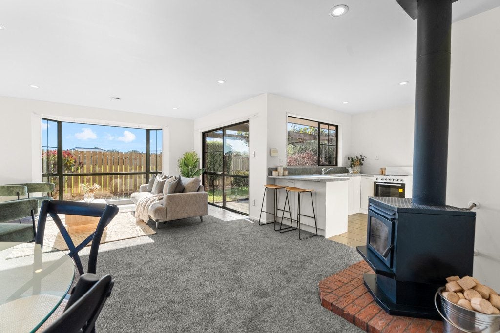 1/6 Windward Lane, Bromley, Christchurch - Carousel 2