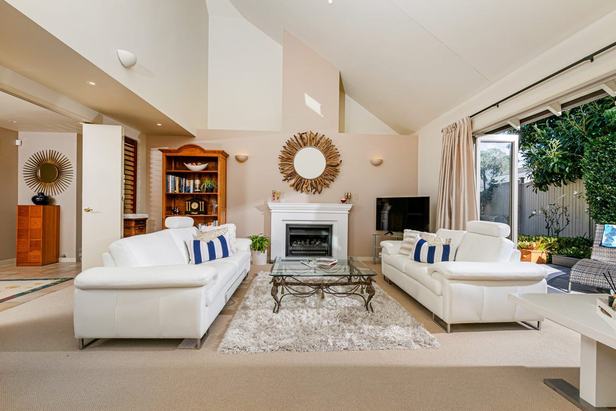 7 Centennial Place, Campbells Bay, Auckland - Carousel 2