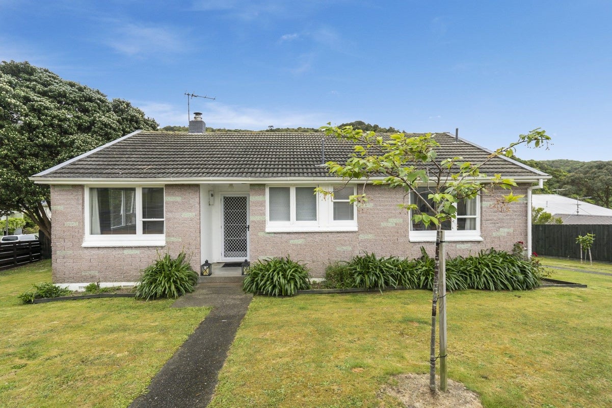 2 Mahinawa Street, Takapuwahia, Porirua - Carousel 2