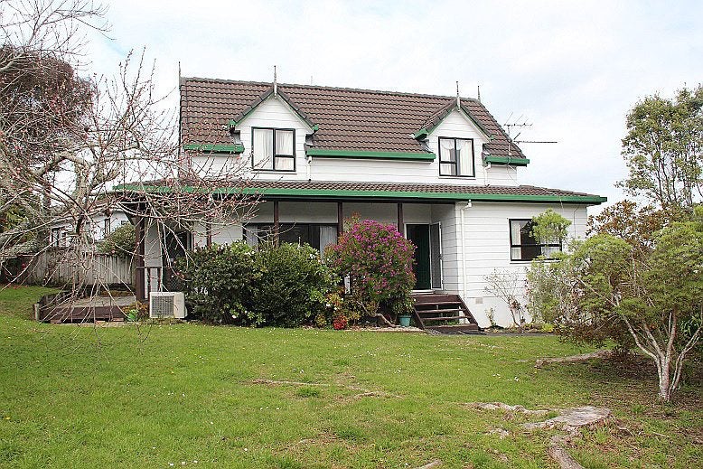 24 Leiden Place, Totara Vale, Auckland - Carousel 1