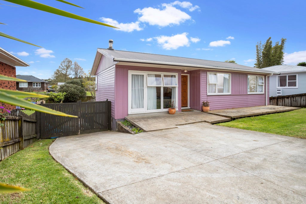 18 Lendic Avenue, Henderson, Auckland - Carousel 1