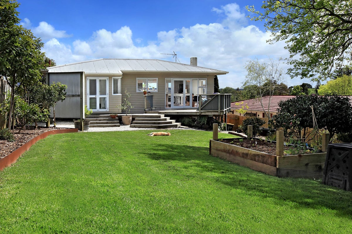 22 Wattle Road, Sunnyvale, Auckland - Carousel 1