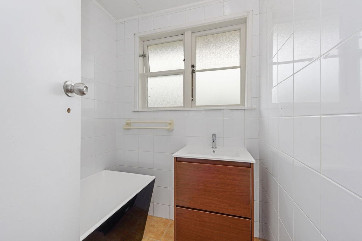 2 Sare Crescent, Fairfield, Hamilton - Carousel 9