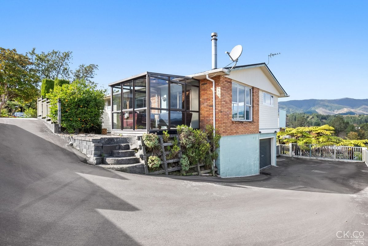 12 Alleyne Court, Brown Owl, Upper Hutt - Carousel 1