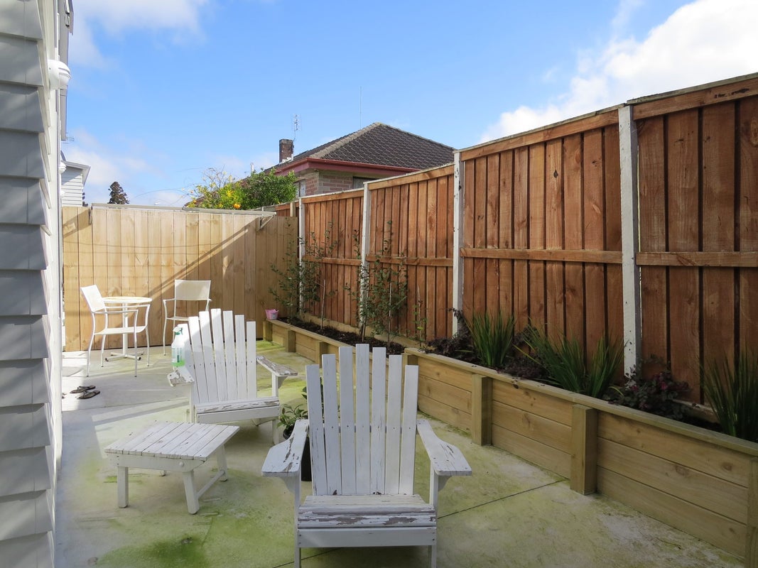 20E Kelvin Place, Hamilton East, Hamilton - Carousel 16