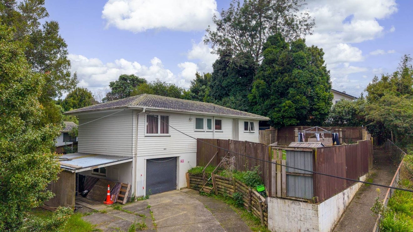 8 Makora Road, Massey, Auckland - Carousel 2