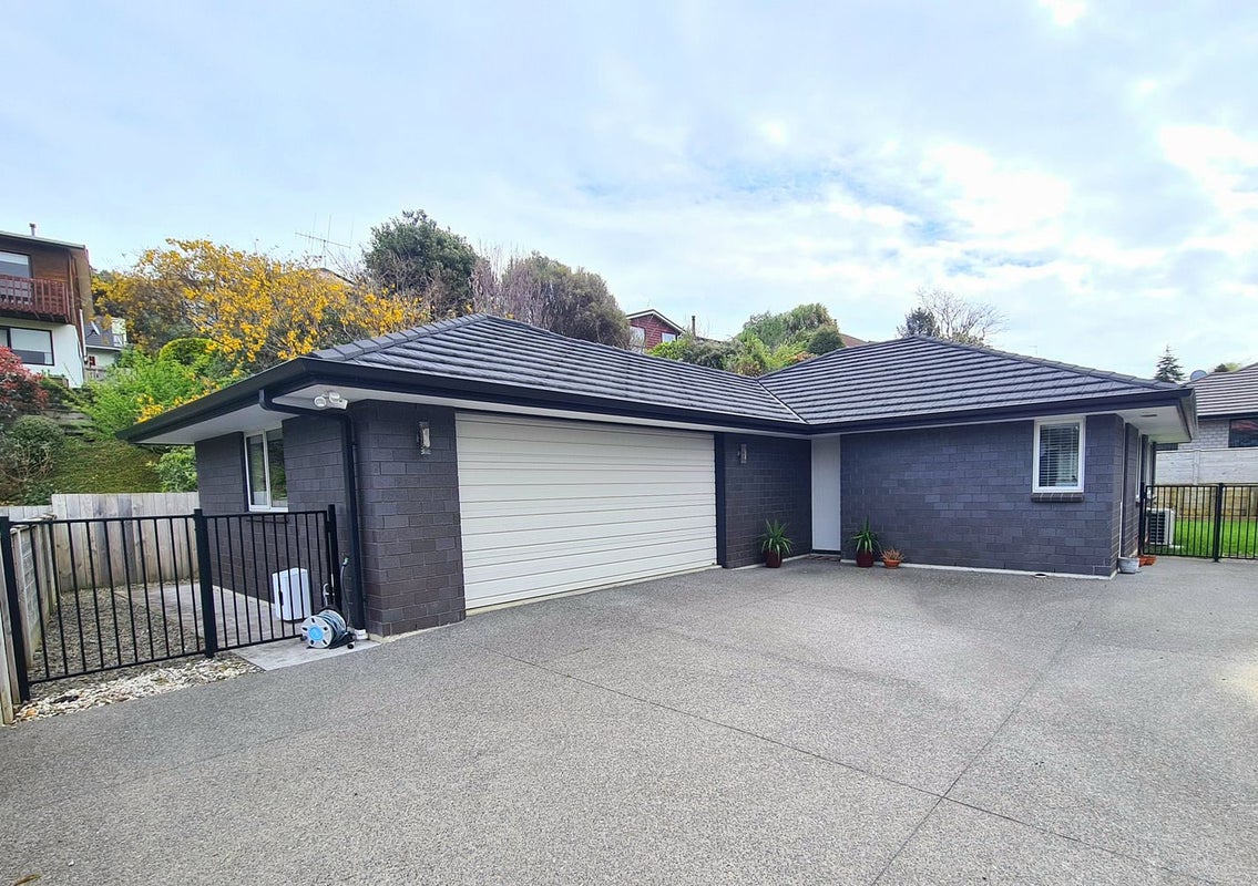 19 Mooring Close, Whitby, Porirua - Carousel 1
