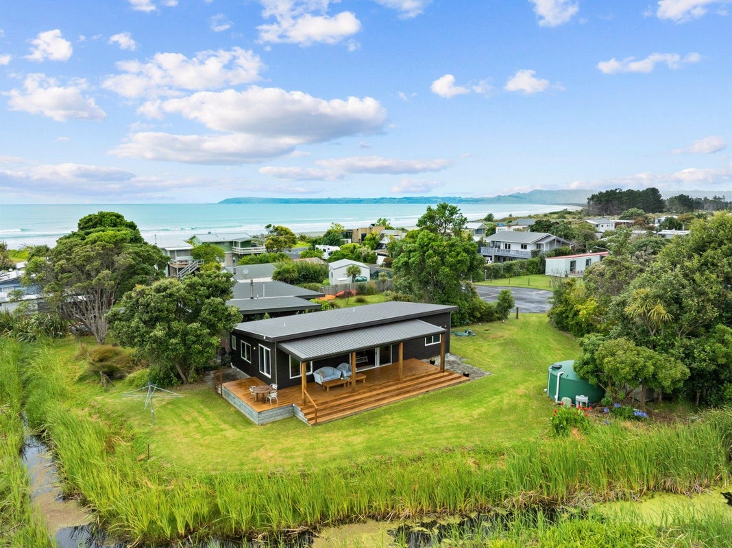 6 Rhona Place, Mahia, Mahia - Carousel 1