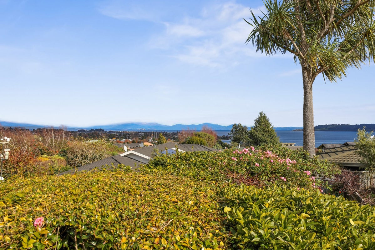 2/77 Harvey Street, Waipahihi, Taupo - Carousel 2
