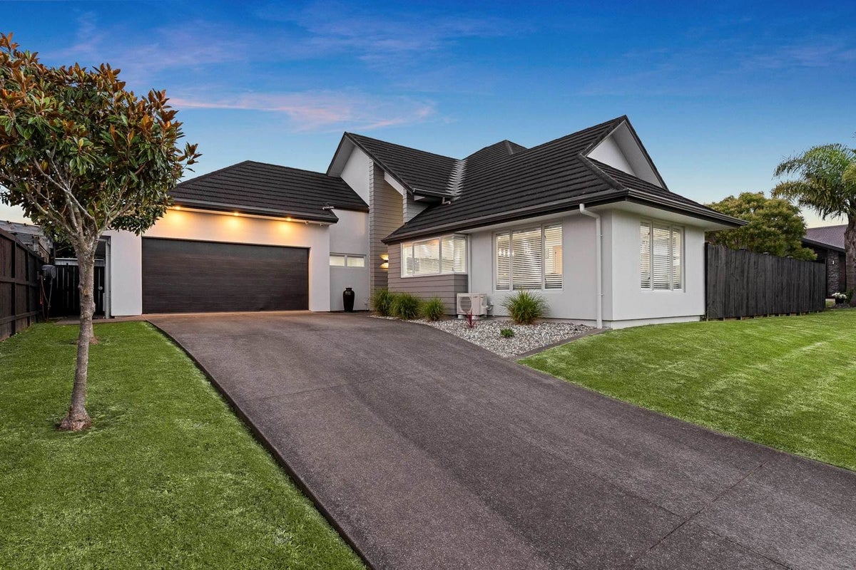 4 Rivoli Place, Karaka, Papakura - Carousel 1