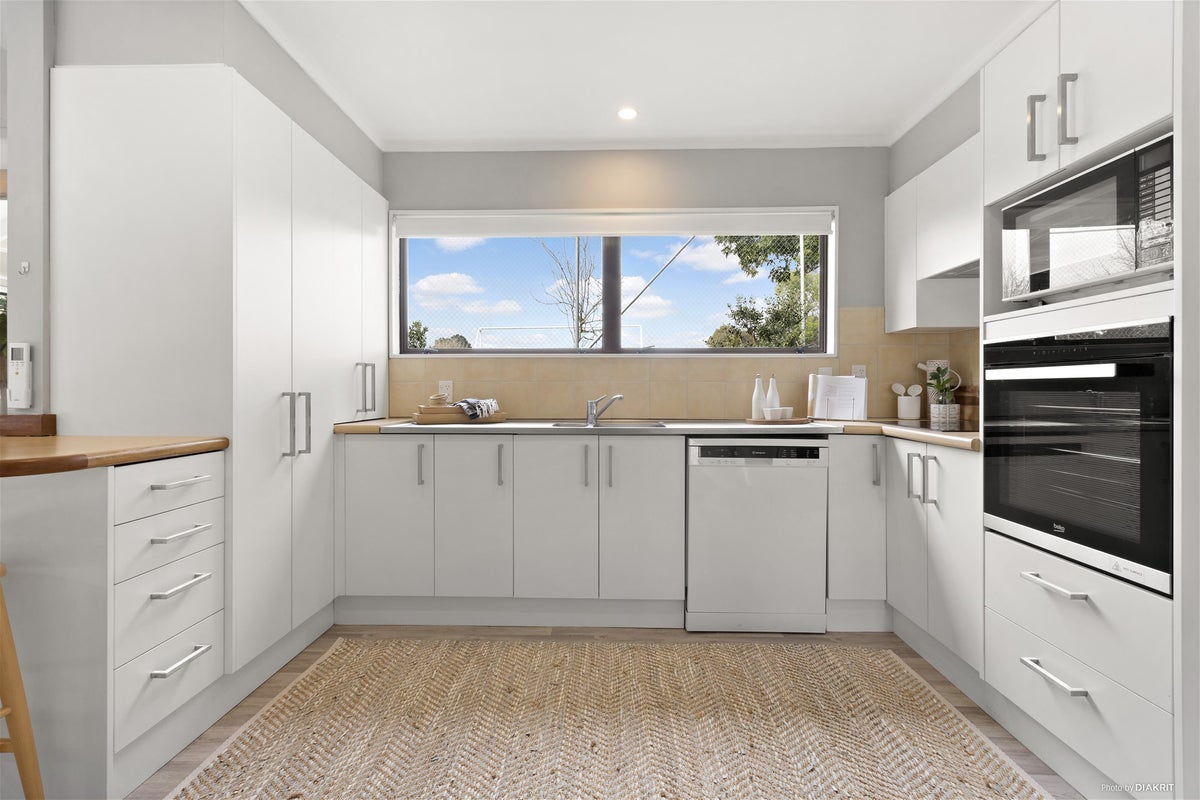 2/0 Dominion Road, Mount Roskill, Auckland - Carousel 2