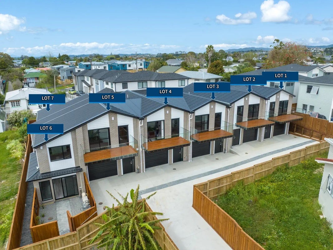 20C Sabot Place, Massey, Auckland - Carousel 7