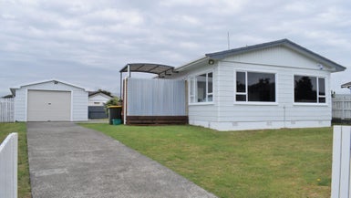 52 Norfolk Crescent, Otaki Beach, Otaki - Carousel 1