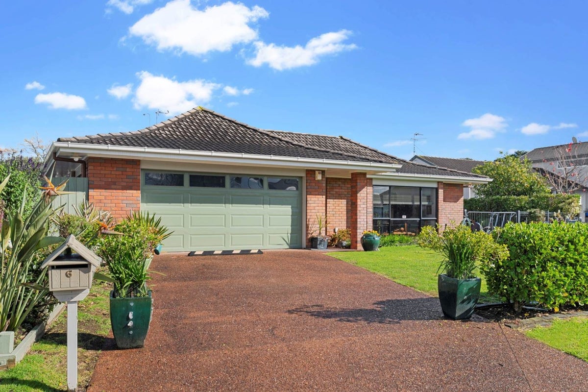 6 Tytus Place, Conifer Grove, Takanini - Carousel 1
