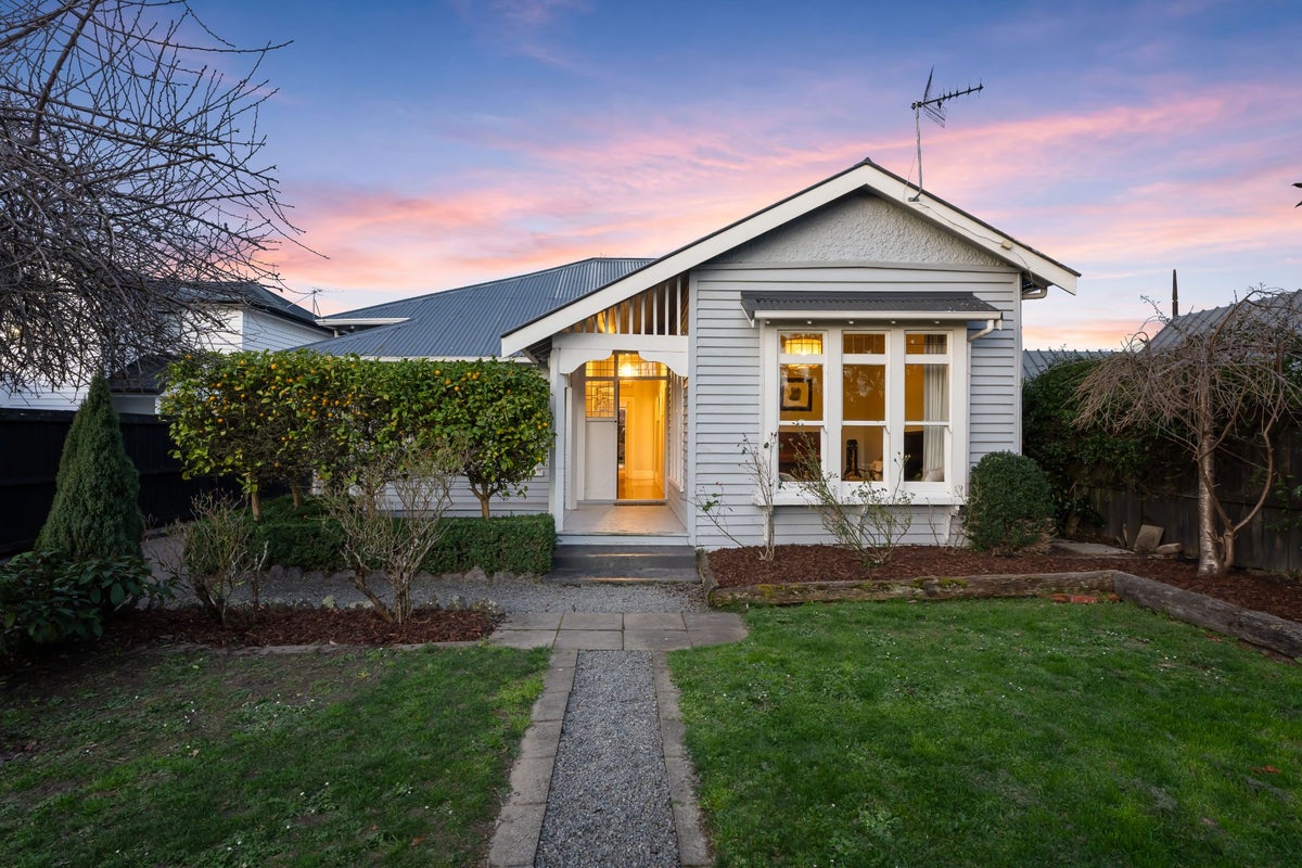 216 Springfield Road, St Albans, Christchurch - Carousel 1