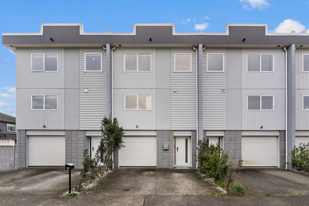 73 Bordeaux Parade, Te Atatu South, Auckland - Carousel 2