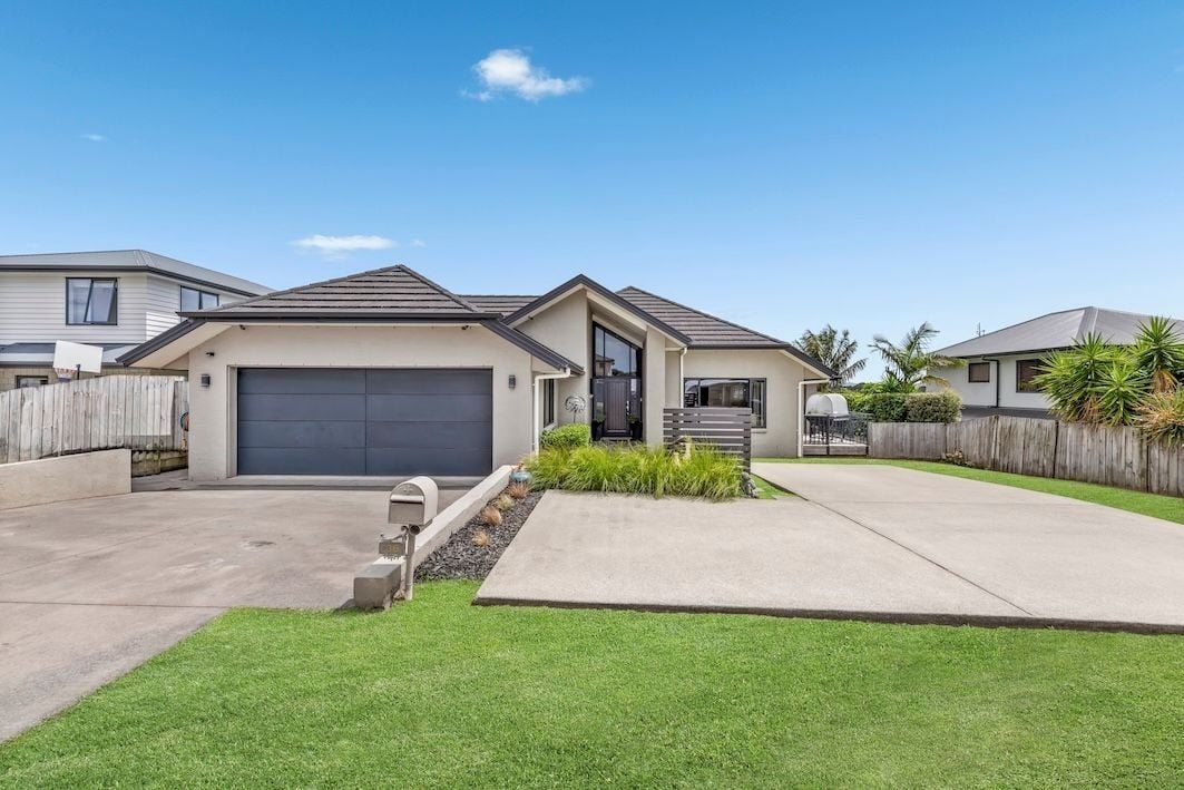 36 Columbia Crescent, Beachlands, Auckland - Carousel 2
