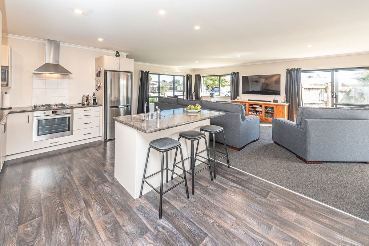24 Poynter Place, Gonville, Whanganui - Carousel 2