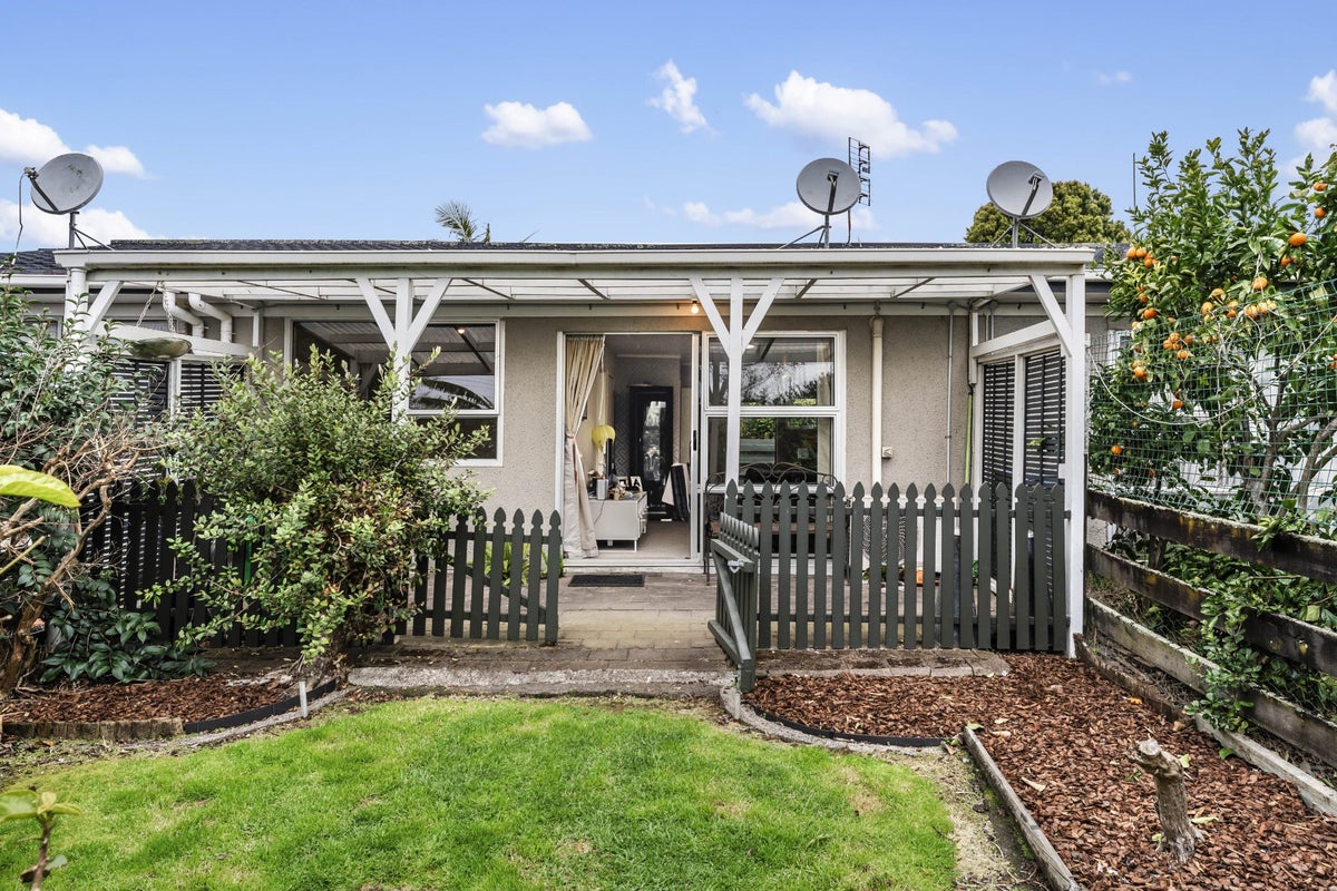3/10 Lavas Place, Mount Wellington, Auckland - Carousel 1
