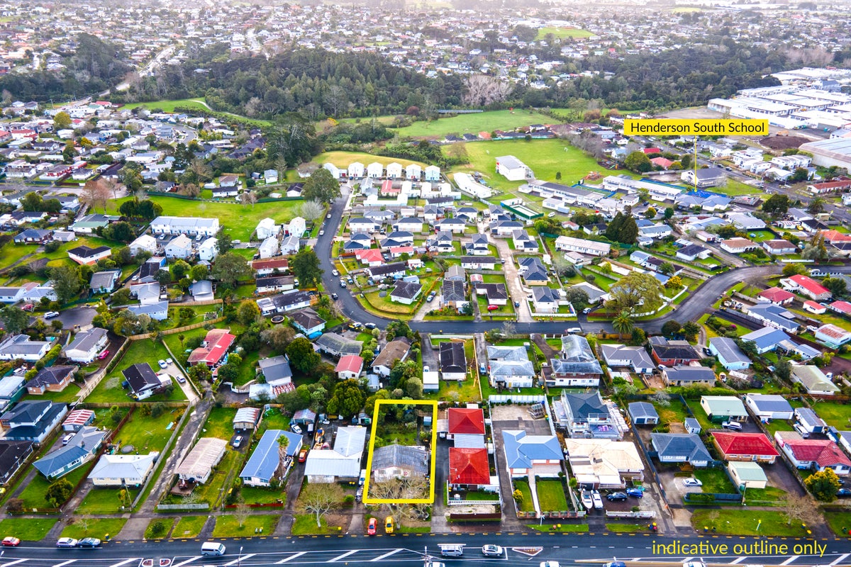 123 Henderson Valley Road, Henderson, Auckland - Carousel 1