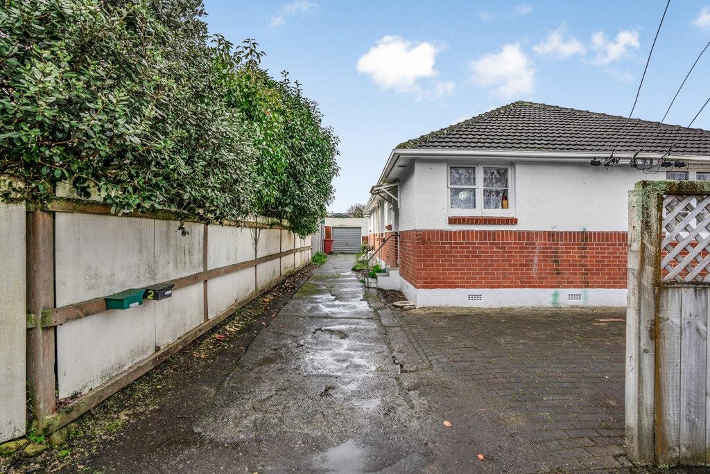 1B Bush Grove, Trentham, Upper Hutt - Carousel 2
