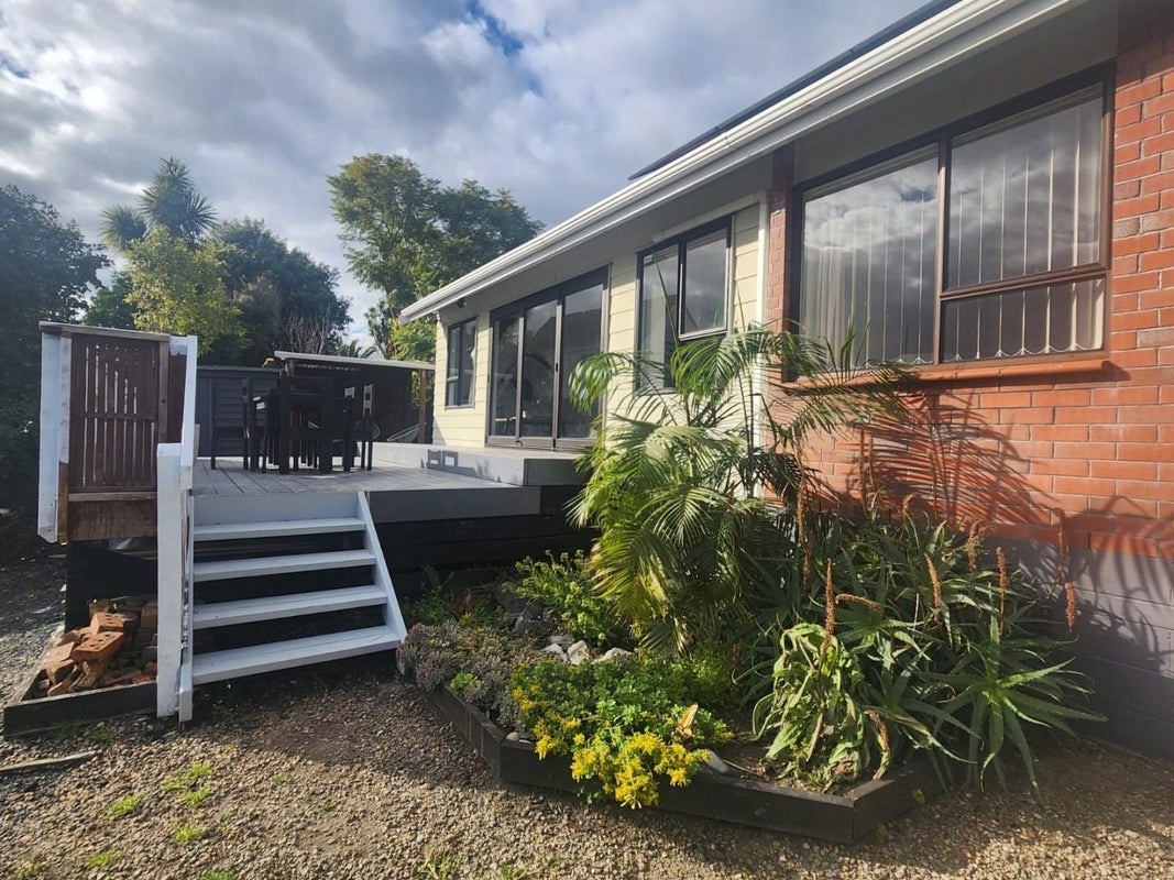 11 Lorelei Place, Opaheke, Papakura - Carousel 2