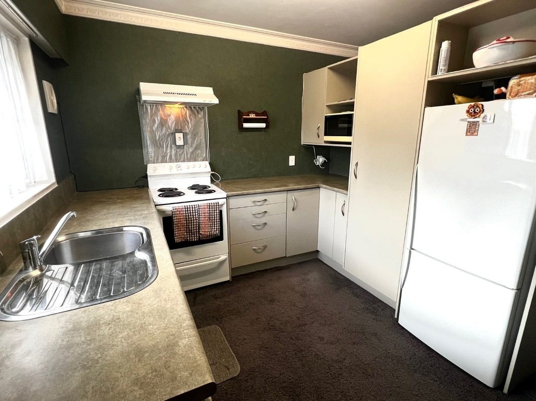 15 Tabak Crescent, Takaro, Palmerston North - Carousel 2