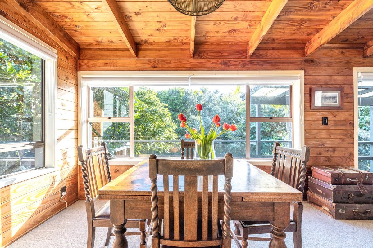 4 Junction Road, Oneroa, Waiheke Island - Carousel 1