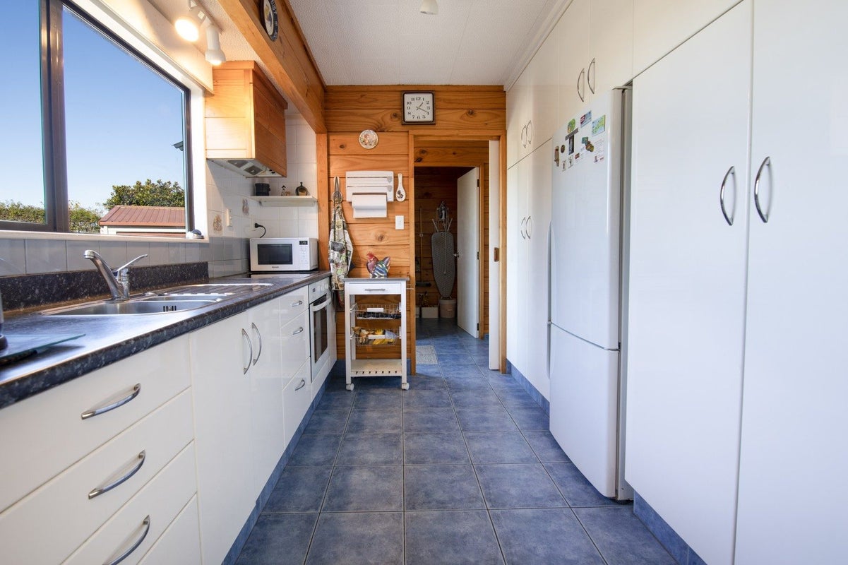 5 Ted Harpur Place, Onekawa, Napier - Carousel 2