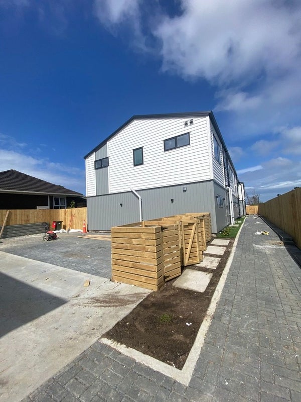 84 Seymour Road, Sunnyvale, Auckland - Carousel 1