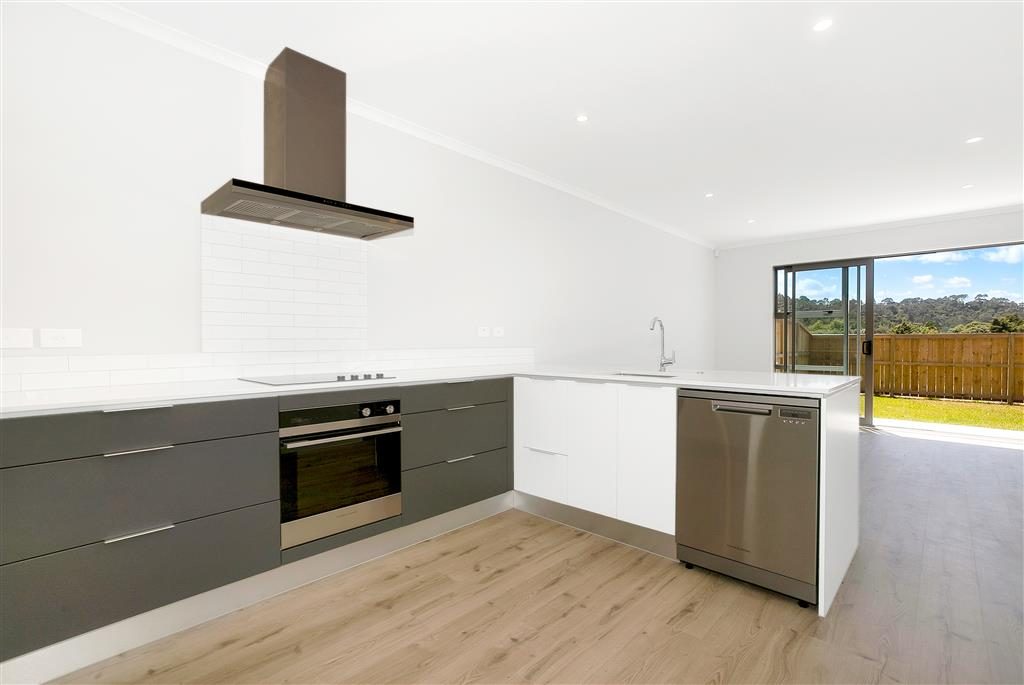 42 Vincent McGrath Crescent, Swanson, Auckland - Carousel 2