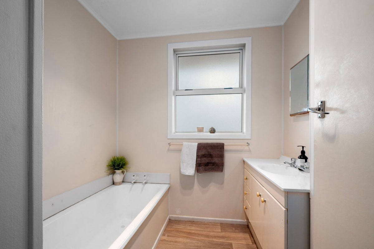 1/24 Alamein Avenue, Belmont, Auckland - Carousel 15