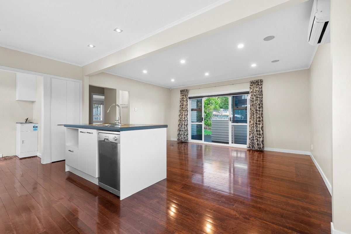 44 Glengarry Road, Glen Eden, Auckland - Carousel 2