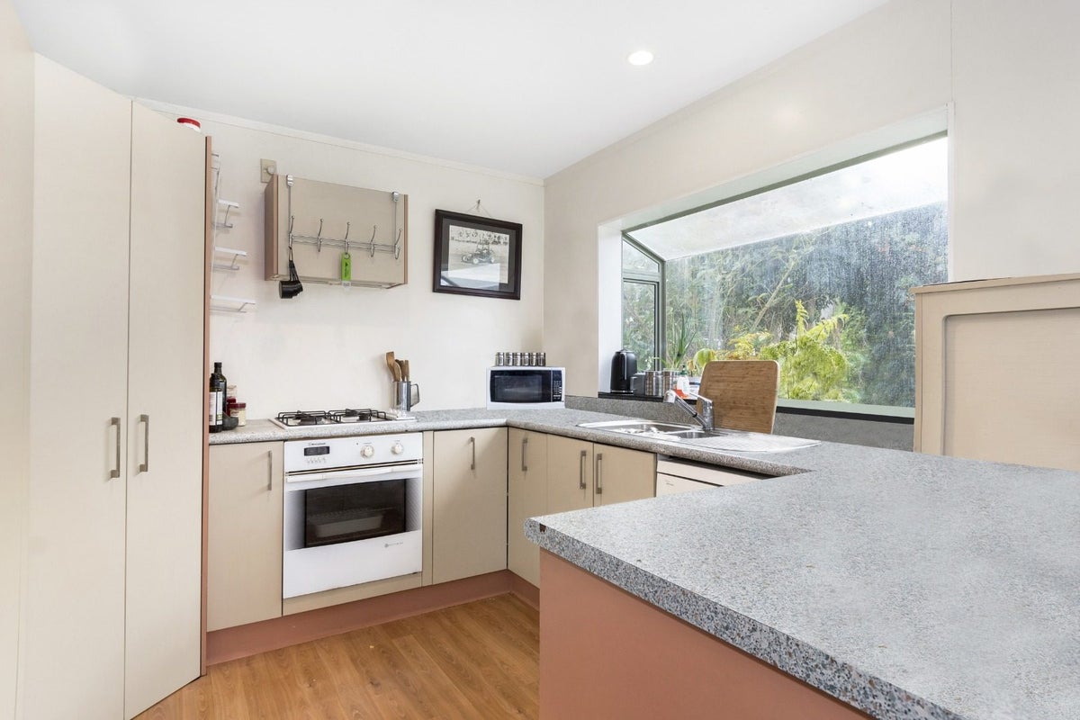 11 Lindoch Avenue, Te Puna, Tauranga - Carousel 2