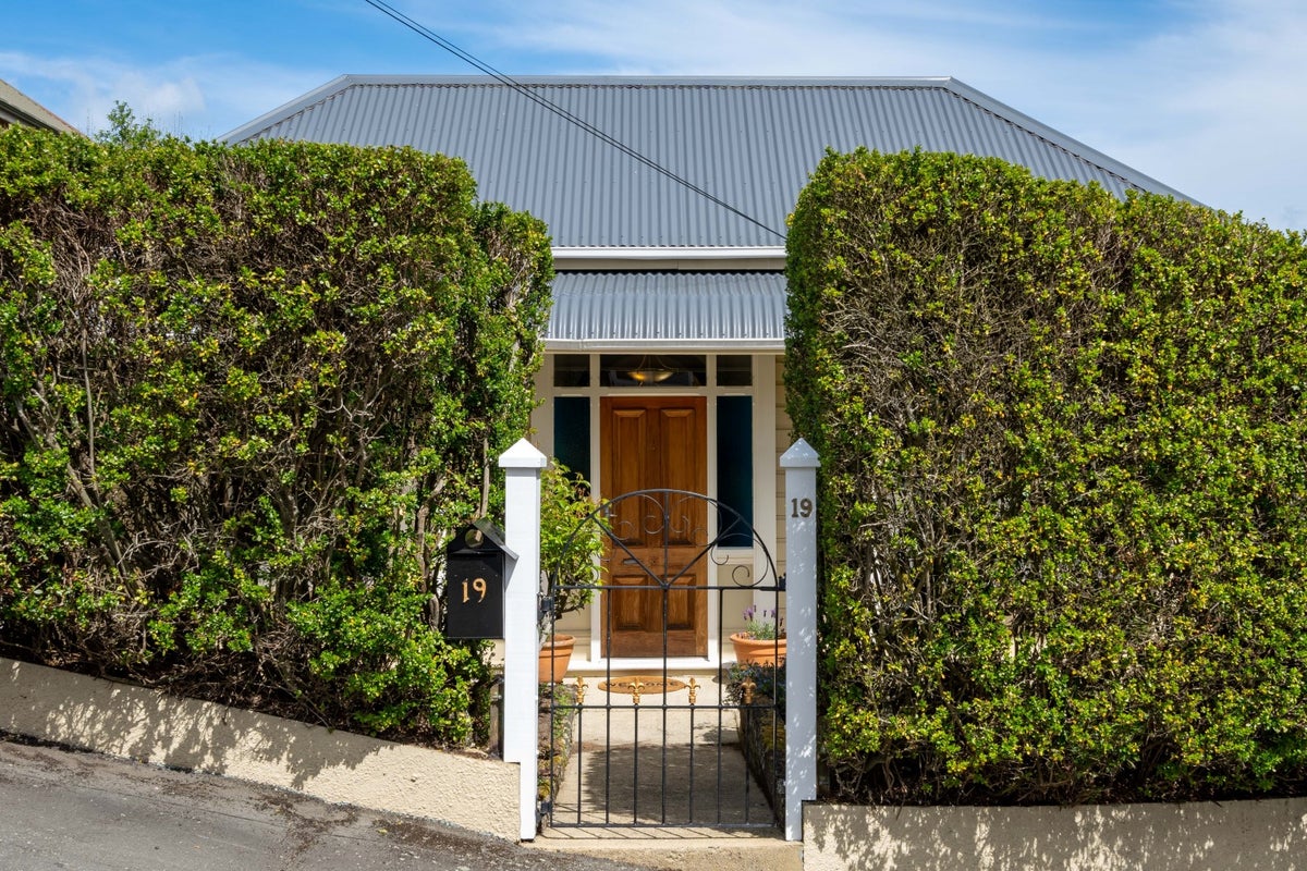 19 Lynn Street, Maori Hill, Dunedin - Carousel 2