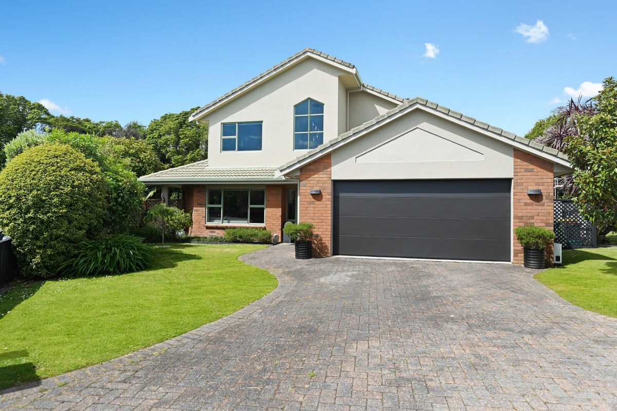 9 Charles Henry Place, Harrowfield, Hamilton - Carousel 1