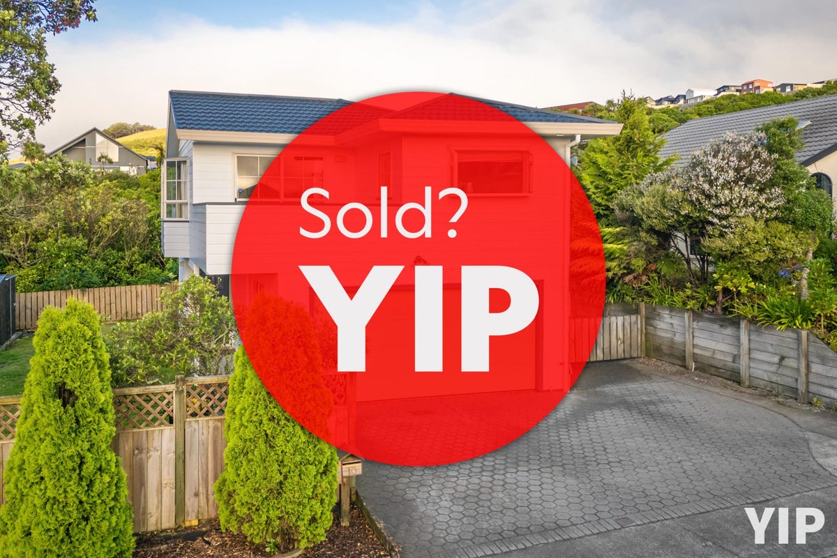 10 Northwood Close, Woodridge, Wellington - Carousel 1