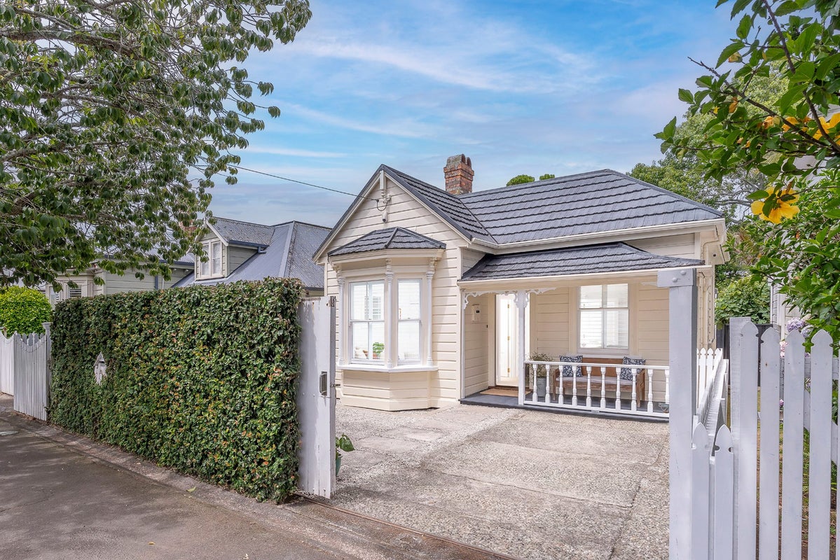 8 Esplanade Road, Mount Eden, Auckland - Carousel 1