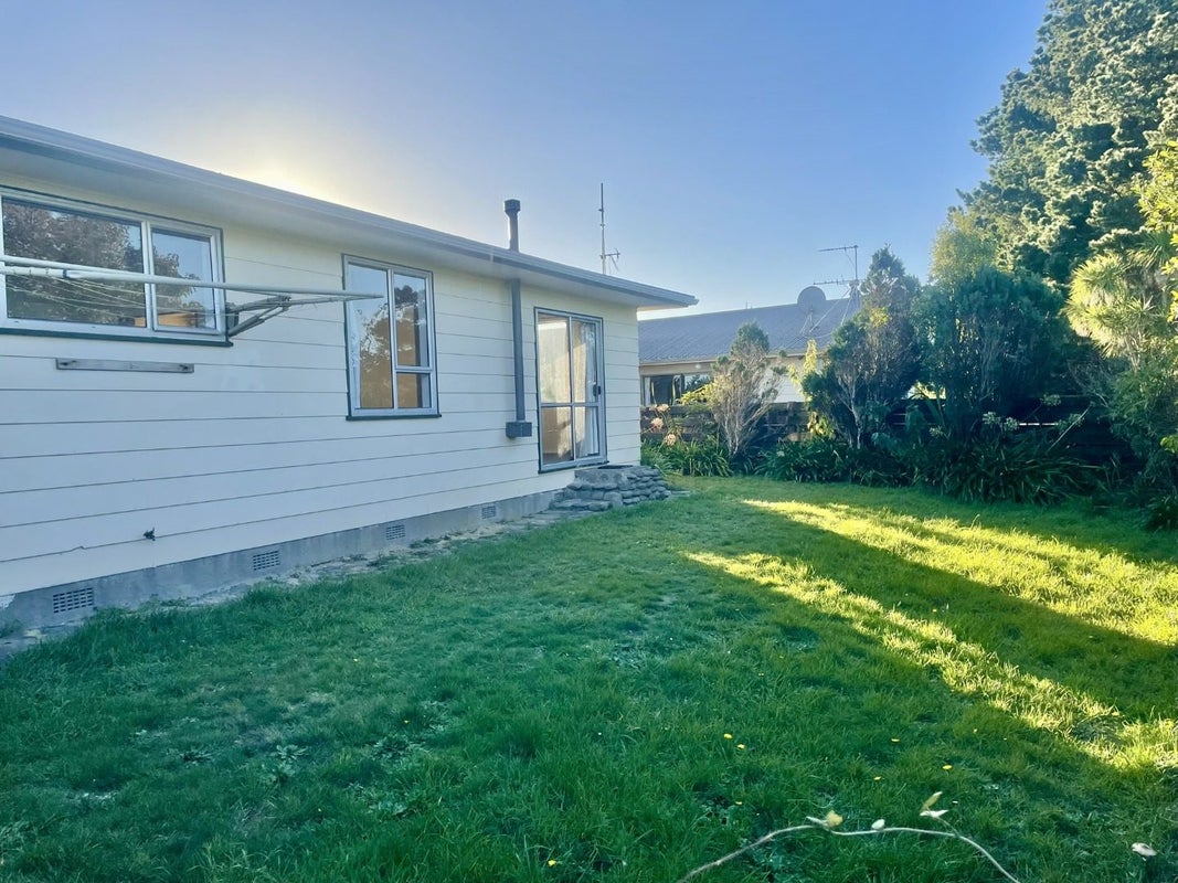11 Mossburn Grove, Kelson, Lower Hutt - Carousel 14