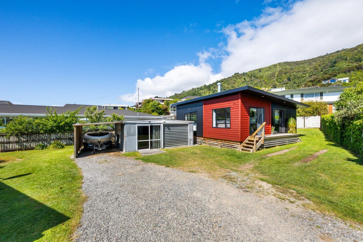 4A Seaview Crescent, Picton, Picton - Carousel 1